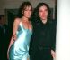 Carla Bruni affiche son magnifique port de tête et son corps de rêve dans une robe fendue aux côtés d'Arno Klarsfeld. Paris, 22 janvier 1995 