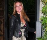 Anastacia va dîner avec des amis à Los Angeles, le 28 septembre 2011