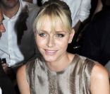 Charlene Wittstock assiste au défilé Akris non loin d'Anna Wintour, rédactrice en chef du Vogue US. 2 octobre 2011
