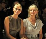 Charlene Wittstock assiste au défilé Akris non loin d'Anna Wintour, rédactrice en chef du Vogue US. 2 octobre 2011