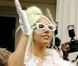 Lady Gaga à la sortie de son hôtel, à Londres, le 5 octobre 2011.