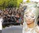Lady Gaga à Londres : Dentelle, couleurs délavées et petite émeute