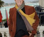  John Hurt, distingué la veille d'un Hitchcock d'honneur, est resté jusqu'au dénouement. 
 Le Festival du film britannique de Dinard 2011 s'est achevé samedi 8 octobre avec la consécration du film Tyrannosaur, de Paddy Consindine, lauréat du Hitchcock d'or, remis par la présidente du jury Nathalie Baye. 