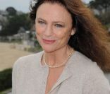 Jacqueline Bisset à quelques heures du verdict. 
 Le Festival du film britannique de Dinard 2011 s'est achevé samedi 8 octobre avec la consécration du film Tyrannosaur, de Paddy Consindine, lauréat du Hitchcock d'or, remis par la présidente du jury Nathalie Baye. 