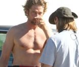 Le beau Gerard Butler sur le tournage de Of Men and Mavericks, le 11 octobre 2011 à Los Angeles.