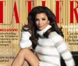 C\'est en pull en laine et Louboutin qu\'Eva Longoria pose en couverture du magazine Tatler. Novembre 2010.<br />
