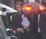 Nicolas Sarkozy rend visite à Carla Bruni, maman d'une petite Giulia depuis le 19 octobre 2011. Le 20 octobre 