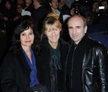 Evelyne Bouix, Philippe Harel et sa femme à l\'avant-première parisienne des <em>Aventures de Tintin : Le Secret de la Licorne</em>, le 22 octobre 2011.