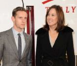 Jamie Bell et Kathleen Kennedy s'apprêtent à monter dans le Thalys aux couleurs des  Aventures de Tintin : Le Secret de la Licorne , à Bruxelles, le 22 octobre 2011.