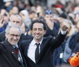 Gad Elmaleh et Steven Spielberg à l'avant-première des  Aventures de Tintin : Le Secret de la Licorne , à Bruxelles, le 22 octobre 2011.