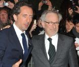 Gad Elmaleh et Steven Spielberg pour l'avant-première des  Aventures de Tintin : Le Secret de la Licorne , à Bruxelles, le 22 octobre 2011.
