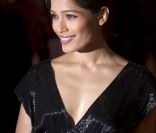 Freida Pinto en Ralph Lauren à Londres pour la première de Trishna de Michael Winterbottom, le 22 octobre 2011