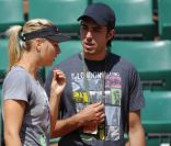 Maria Sharapova à l'entraînement lors de Roland-Garros 2011, en mai 2011, avec son fiancé Sasha Vujacic. 