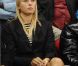 Maria Sharapova au Sinan Erdem Dome le 23 octobre 2011, observant son fiancé Sasha Vujacic en plein match avec son club de l'Anadolu Efes.