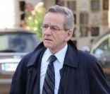 Alain Carignon lors des obsèques de Jean Amadou au Père-Lachaise, le 27 octobre 2011