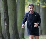 Nicolas Sarkozy fait son jogging dans le parc du château de Versailles, le 30 octobre 2011. 