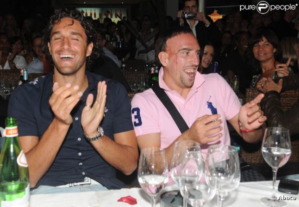 L'attaquant italien Luca Toni (photo : lorsqu'il jouait au Bayern Munich) a été arrêté en état d'ébriété le 30 octobre 2011.