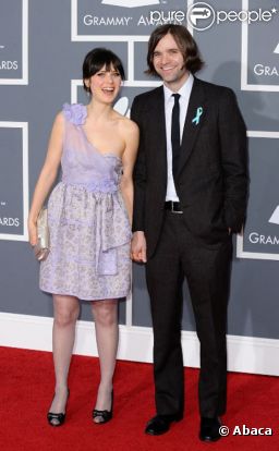 Zooey Deschanel et Ben Gibbard posent lors des Grammy Awards en février 2009 