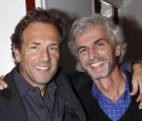 Stéphane Freiss et son frère Jérôme Freiss lors de l'enregistrement de Vivement Dimanche, émission diffusée le 6 novembre 2011, au Studio Gabriel