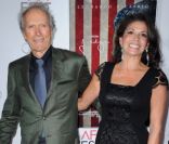 Clint Eastwood et sa femme Dina Eastwood à Los Angeles pour l\'avant-première de J. Edgar, le 3 novembre.
