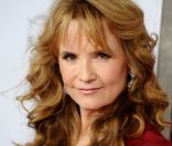 Lea Thompson à Los Angeles pour l\'avant-première de J. Edgar, le 3 novembre.