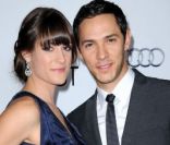 Michael Rady bien accompagné, à Los Angeles pour l\'avant-première de J. Edgar, le 3 novembre.