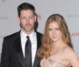 Amy Adams et son mari lors de l'inauguration du Gala Art et Film au  Lacma, le Los Angeles County Museum of Art, à Los Angeles, le 5 novembre  2011