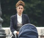 Penélope Cruz tourne Venuto al Mondo à Rome le 4 novembre 2011.