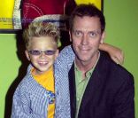 Jonathan Lipnicki avec Hugh Laurie en juillet 2000 pour la projection de Stuart Little 
