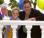 Jonathan Lipnicki et Hugh Laurie le 17 juillet 2000. Il a alors 9 ans et demi. 