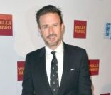 David Arquette pose sur le tapis rouge du gala organisé par le Gay and Lesbian Center de Los Angeles, le samedi 12 novembre 2011.