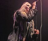 Leader du groupe The Pretty Reckless, Taylor Momsen s'est donnée à fond pour son public anglais lors d'un concert à l'O2 Academy. Leeds, le 12 novembre 2011.
