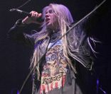 Véritable bête de scène, Taylor Momsen s'est donnée à fond pour son public anglais. Leeds, le 12 novembre 2011.