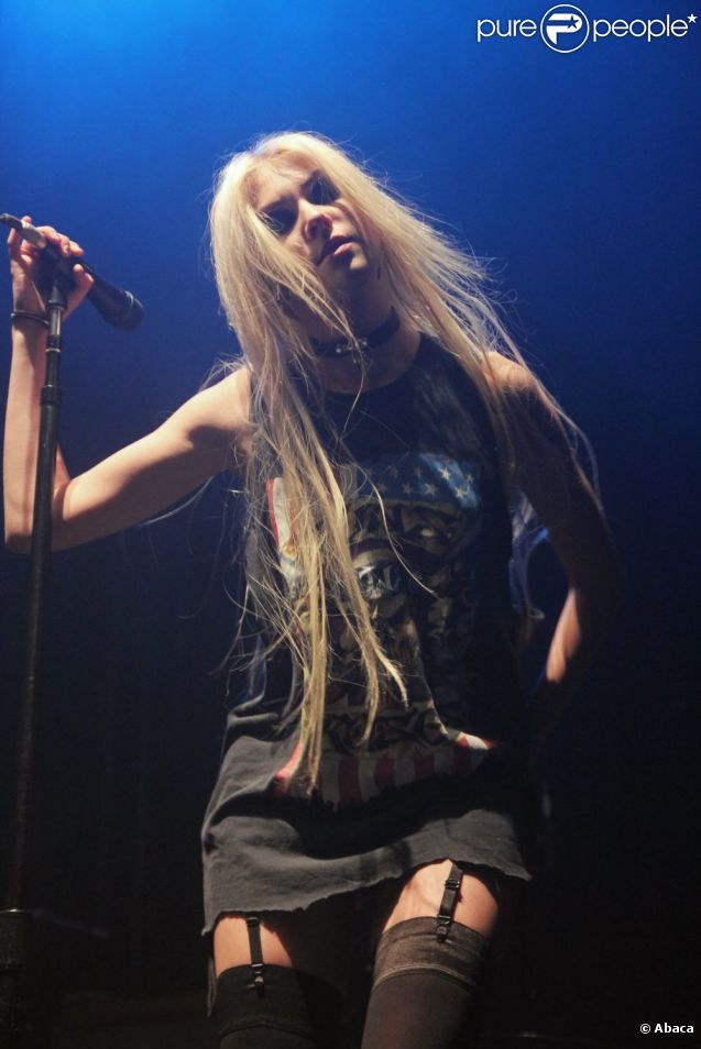 Surfant sur la vague trash et provoc', Taylor Momsen continue d'enflammer les scènes comme celle de l'O2 Academy. Leeds, le 12 novembre 2011.