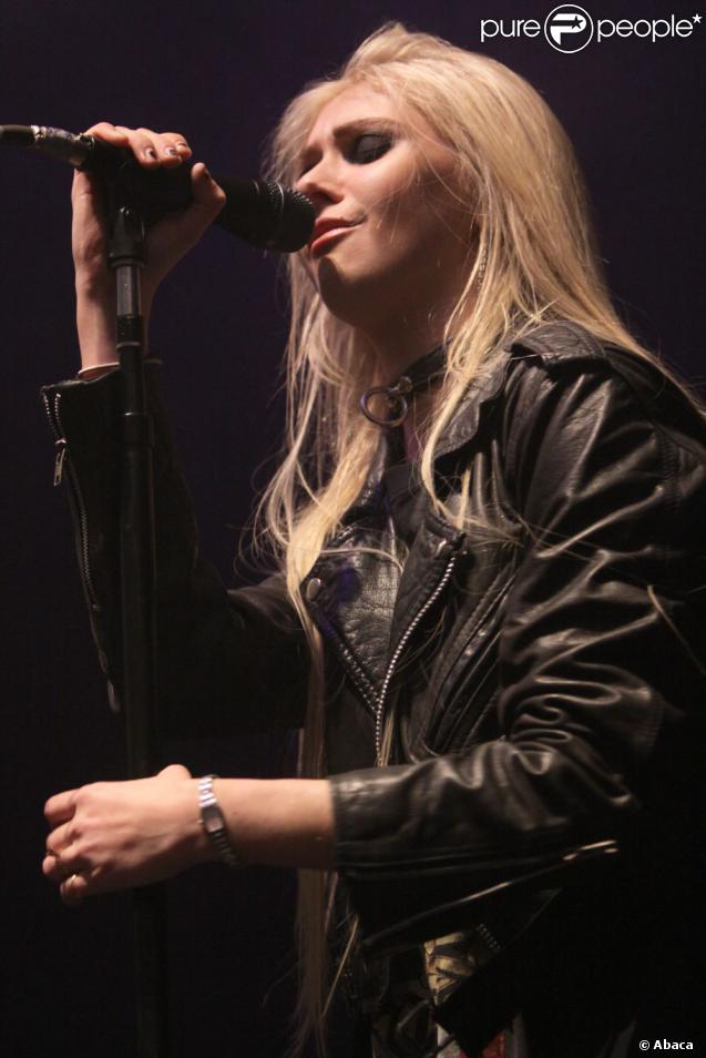 La nouvelle star du rock Taylor Momsen, en plein live avec The Pretty Reckless à Leeds, le 12 novembre 2011.
