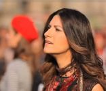 Pour le clip de <em>Non ho mai smesso</em>, deuxième extrait de son album <em>Inedito</em>, Laura Pausini a investi la Piazza Duomo Milano, le parvis de la catédrale de Milan, en compagnie de dizaines de figurants.