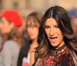 Pour le clip de <em>Non ho mai smesso</em>, deuxième extrait de son album <em>Inedito</em>, Laura Pausini a investi la Piazza Duomo Milano, le parvis de la catédrale de Milan, en compagnie de dizaines de figurants.