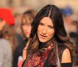 Pour le clip de  Non ho mai smesso , Laura Pausini a investi la Piazza Duomo Milano, le parvis de la catédrale de Milan, en compagnie de dizaines de figurants.
