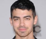 Joe Jonas le 20 novembre 2011 lors des American Music Awards au Nokia Theatre de Los Angeles