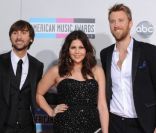 Charles Kelley, Hillary Scott et Dave Haywood le 20 novembre 2011 lors des American Music Awards au Nokia Theatre de Los Angeles