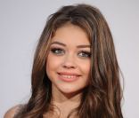 Sarah Hyland le 20 novembre 2011 lors des American Music Awards au Nokia Theatre de Los Angeles