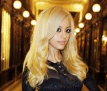 Zahia Dehar lors de la présentation des photos du livre de Christian Louboutin à la galerie du Passage à Paris le 21 novembre 2011