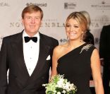 La princesse Maxima et son époux le prince Willem-Alexander des Pays-Bas à l'avant-première de Nova Zembla, à Amsterdam, le 21 novembre 2011.