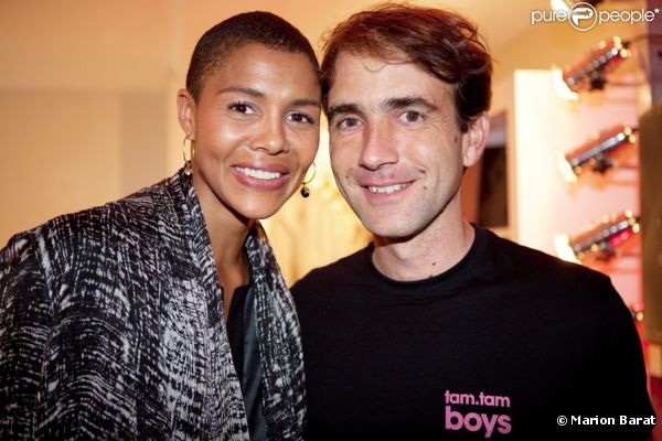 La chanteuse Ayo et Pierre-Arnaud Grenade lors de la soirée Princesse Tam Tam le 18 novembre 2011 à Paris