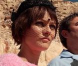 Vanessa Paradis et Sergi Lopez dans Dubaï Flamingos.