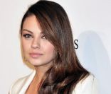 Non seulement la belle Mila Kunis a un visage de poupée, mais elle possède une chevelure de sirène, qu\'elle entretient comme la prunelle de ses yeux.<br />