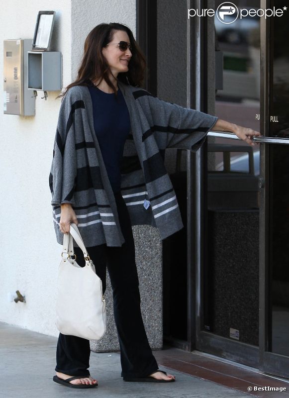 Kristin Davis entre au Chinese Healing Institute pour se détendre grâce à une séance d'acupuncture. Los Angeles, le 26 novembre 2011.