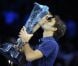 Roger Federer, vainqueur de la finale du Masters de Londres face à Jo-Wilfried Tsonga le 27 novembre 2011 à Londres