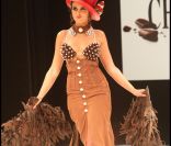 Malika Ménard défile lors du Salon du Chocolat en octobre 2011 à Paris
