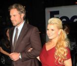 Jessica Simpson et Eric Johnson arrivent aux 25e Annual Footwear News Achievement Awards, le vendredi 29 novembre 2011.  